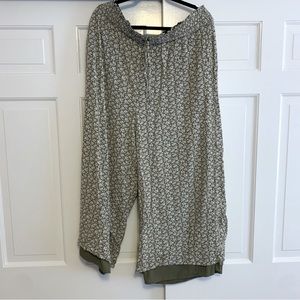 American Eagle wide leg pants with flower pattern